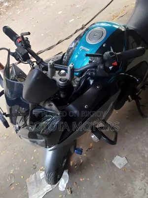ইয়ামাহা ২০১৭ কালো