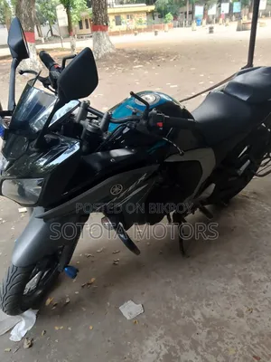 ইয়ামাহা ২০১৭ কালো