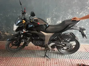 সুজুকি জিক্সার মনোটোন ২০২৩ কালো