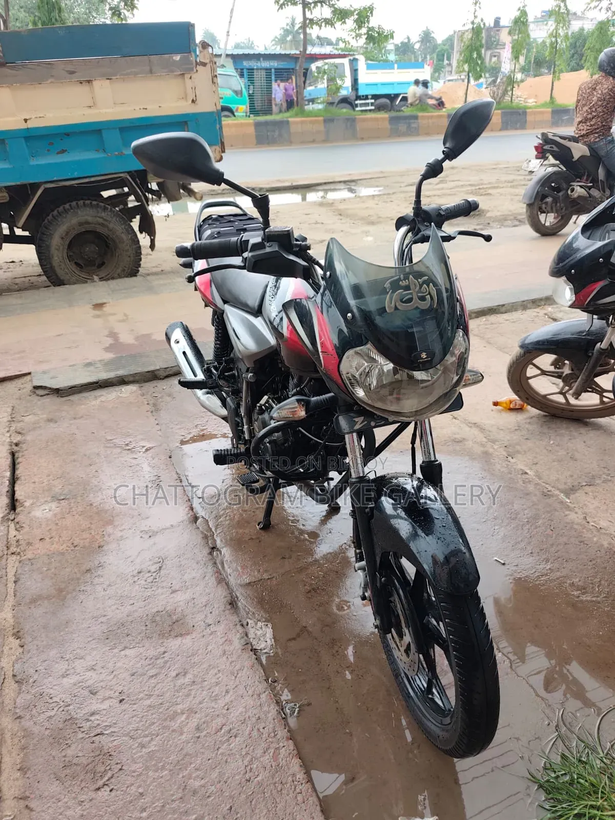 বাজাজ ডিসকভার ১২৫ ২০২০ কালো