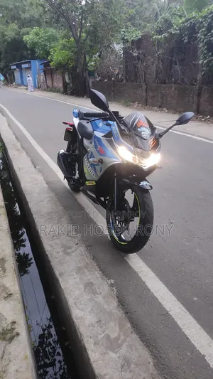 সুজুকি জিক্সার এসএফ এফআই ২০২৪ নীল