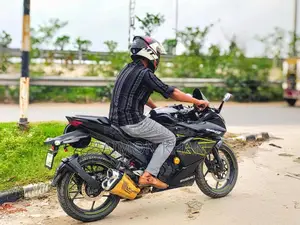 সুজুকি জিক্সার এসএফ ২০২৩ কালো