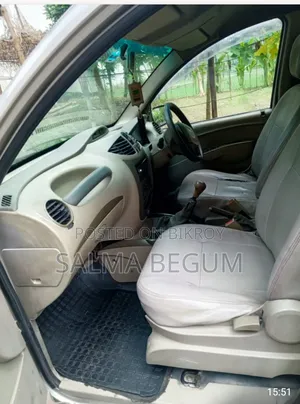Mahindra XUV500 2015 Silver