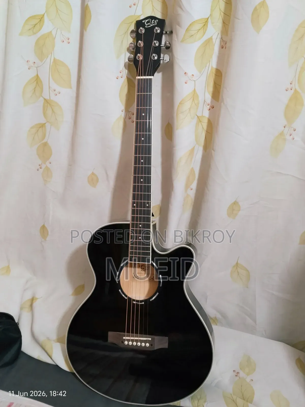 Q.Te Q23 Acoustic Guitar for Sale