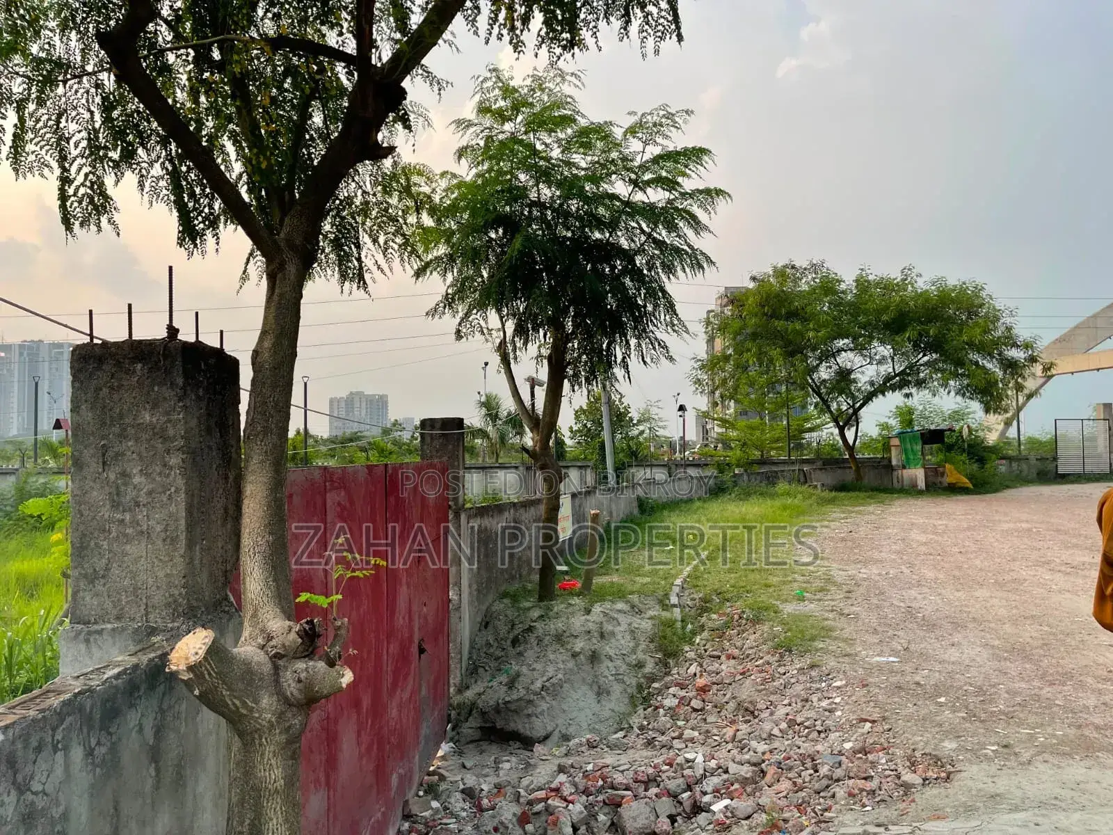 বসুন্ধরা এন ব্লক দক্ষিণমুখী ০৬ কাঠা প্লট বিক্রয়
