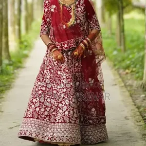 নতুন লেহেঙ্গা (একবার পরা হয়েছে) ডলার দিয়ে কাজ পুরোটা