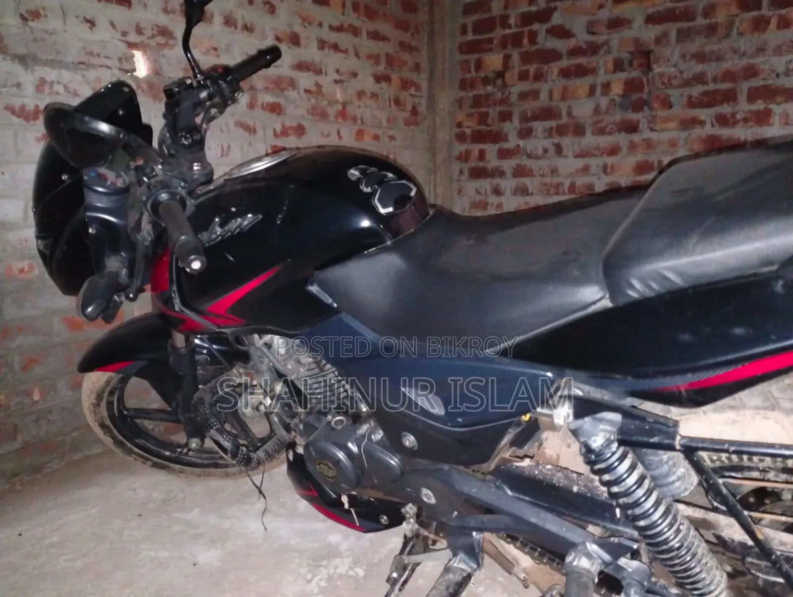 নতুন বাজাজ পালসার ১৫০ ২০২২ কালো