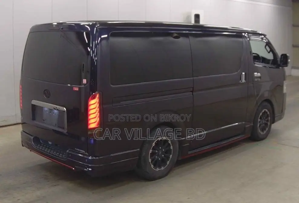Toyota HiAce 2021 Black
