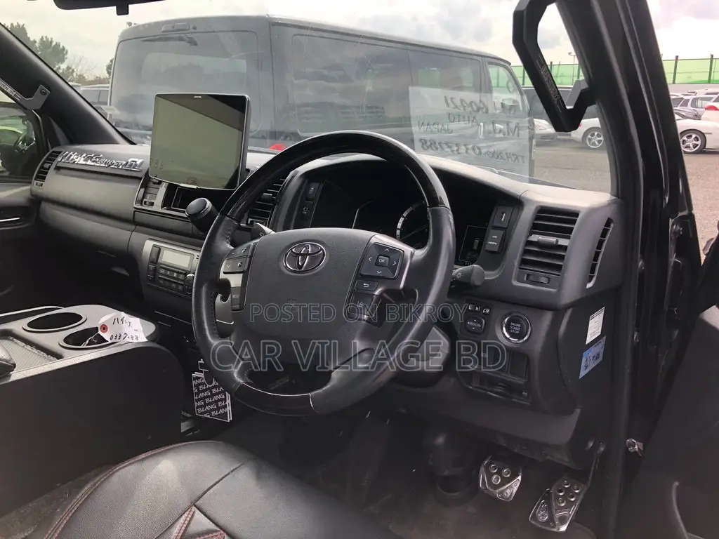 Toyota HiAce 2021 Black