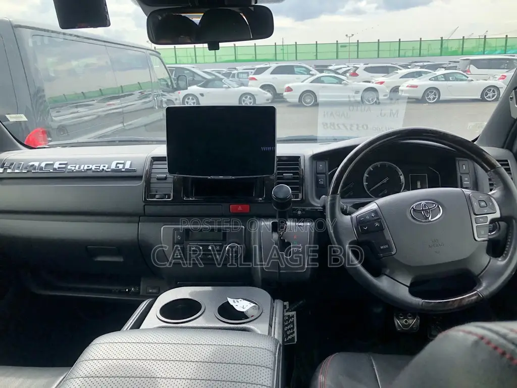 Toyota HiAce 2021 Black