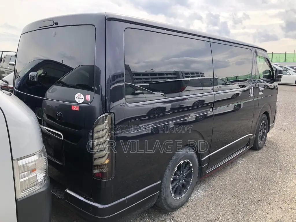 Toyota HiAce 2021 Black