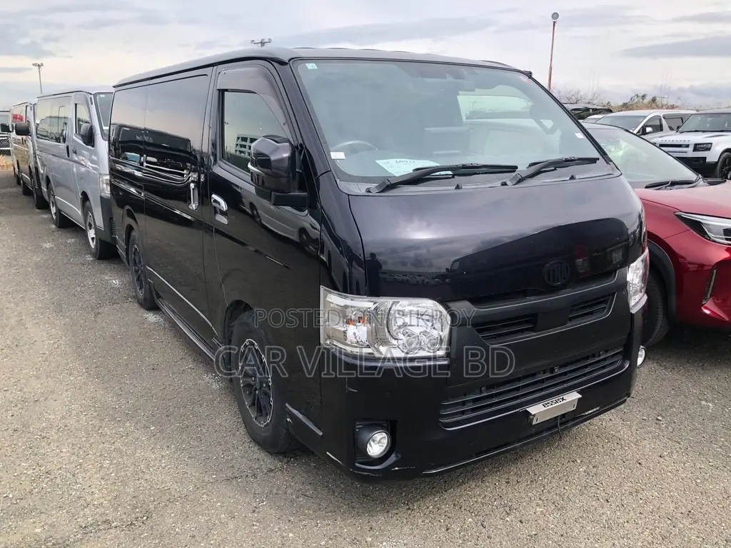 Toyota HiAce 2021 Black