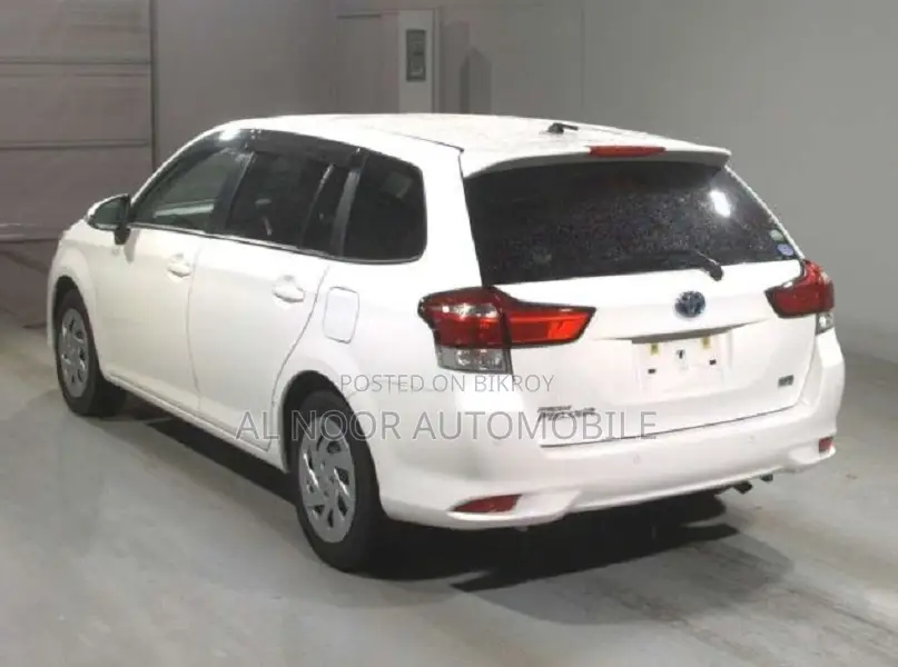Toyota Corolla Fielder 2021 White