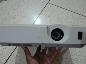 Hitachi Cp- X3042wn Projector