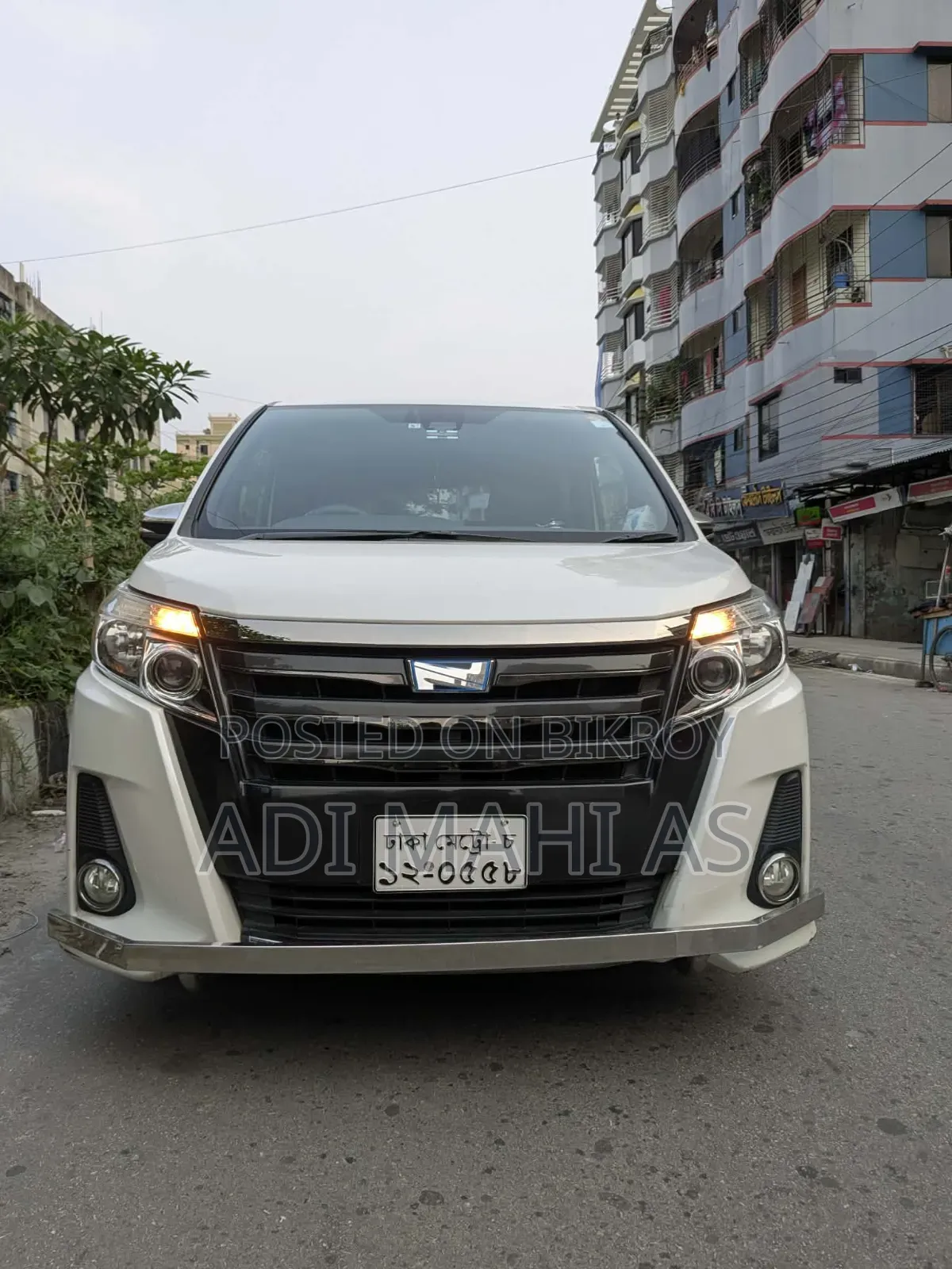 টয়োটা নোয়া ২০১৭ সাদা