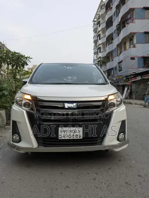 টয়োটা নোয়া ২০১৭ সাদা