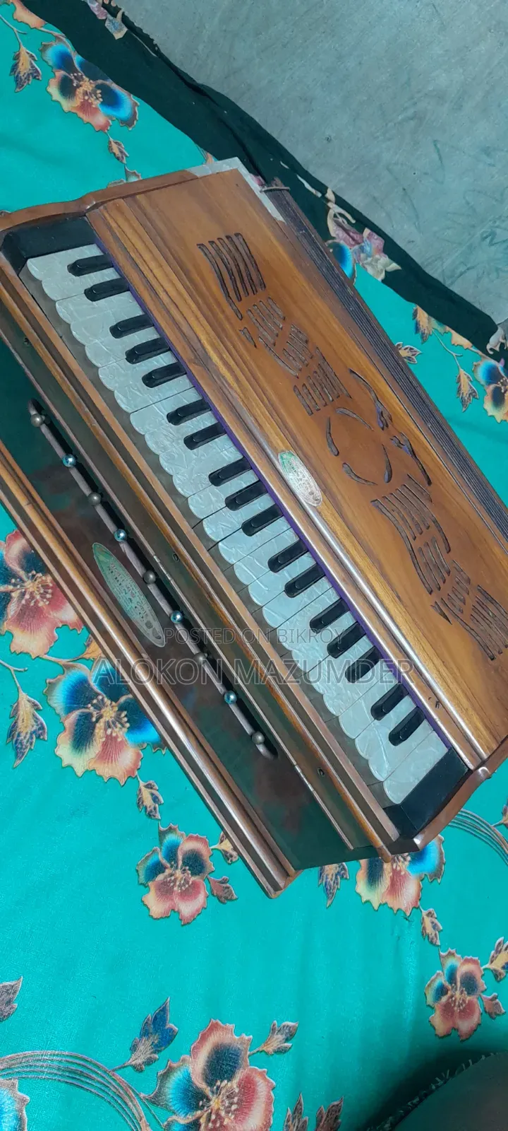 42 Key Harmonium