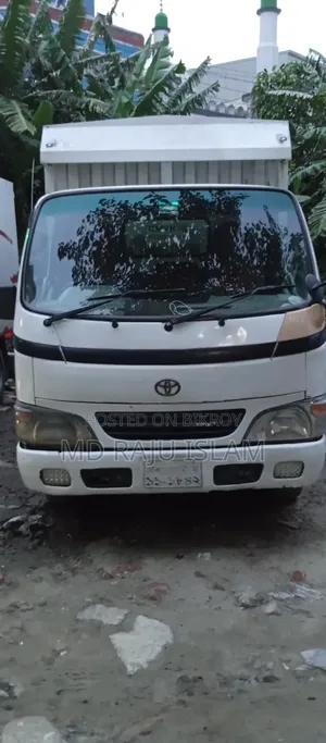 Toyota Dyna 2004 White