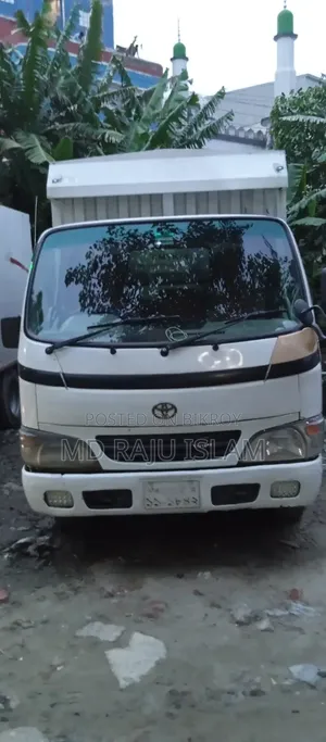 Toyota Dyna 2004 White