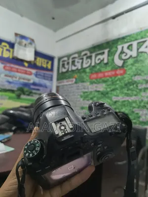 ক্যামেরা ৬ডি লেন্স ৮৫মিমি