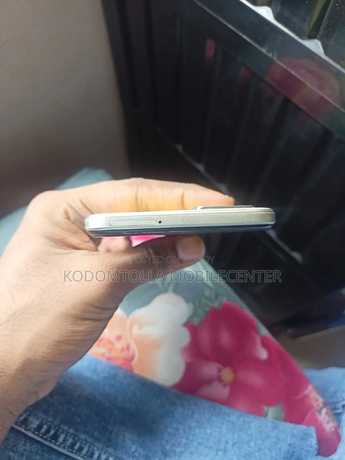 Vivo Y33s 128 GB Yellow