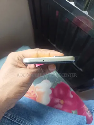 Vivo Y33s 128 GB Yellow