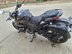 সুজুকি জিক্সার ২৫০ ২০২৫ কালো