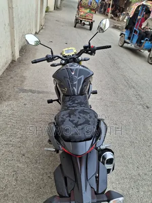 সুজুকি জিক্সার ২৫০ ২০২৫ কালো