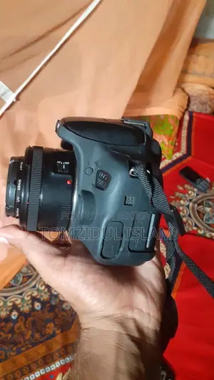 ক্যানন ৭৫০ডি সাথে ৫০মিমি এসটিএম লেন্স