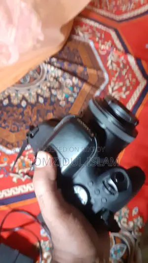 ক্যানন ৭৫০ডি সাথে ৫০মিমি এসটিএম লেন্স
