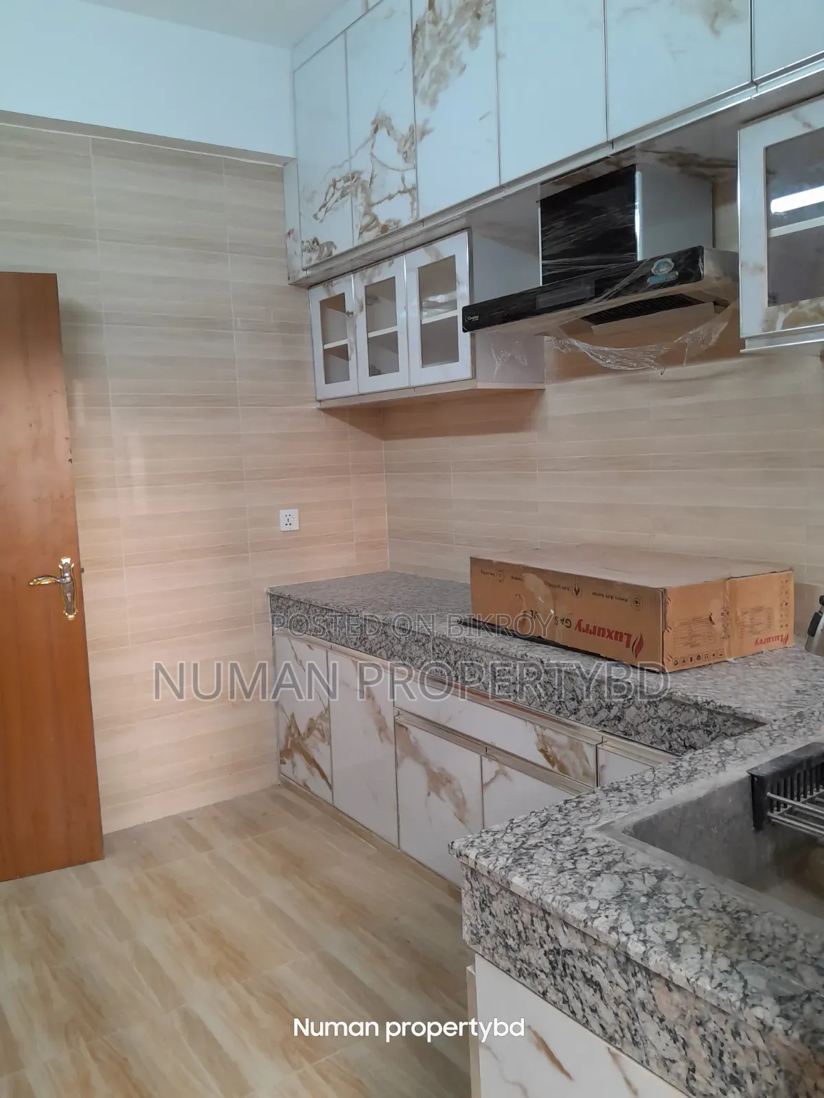 4-bedroom Apartment in Numan Property Bd, Basundhara for Rent