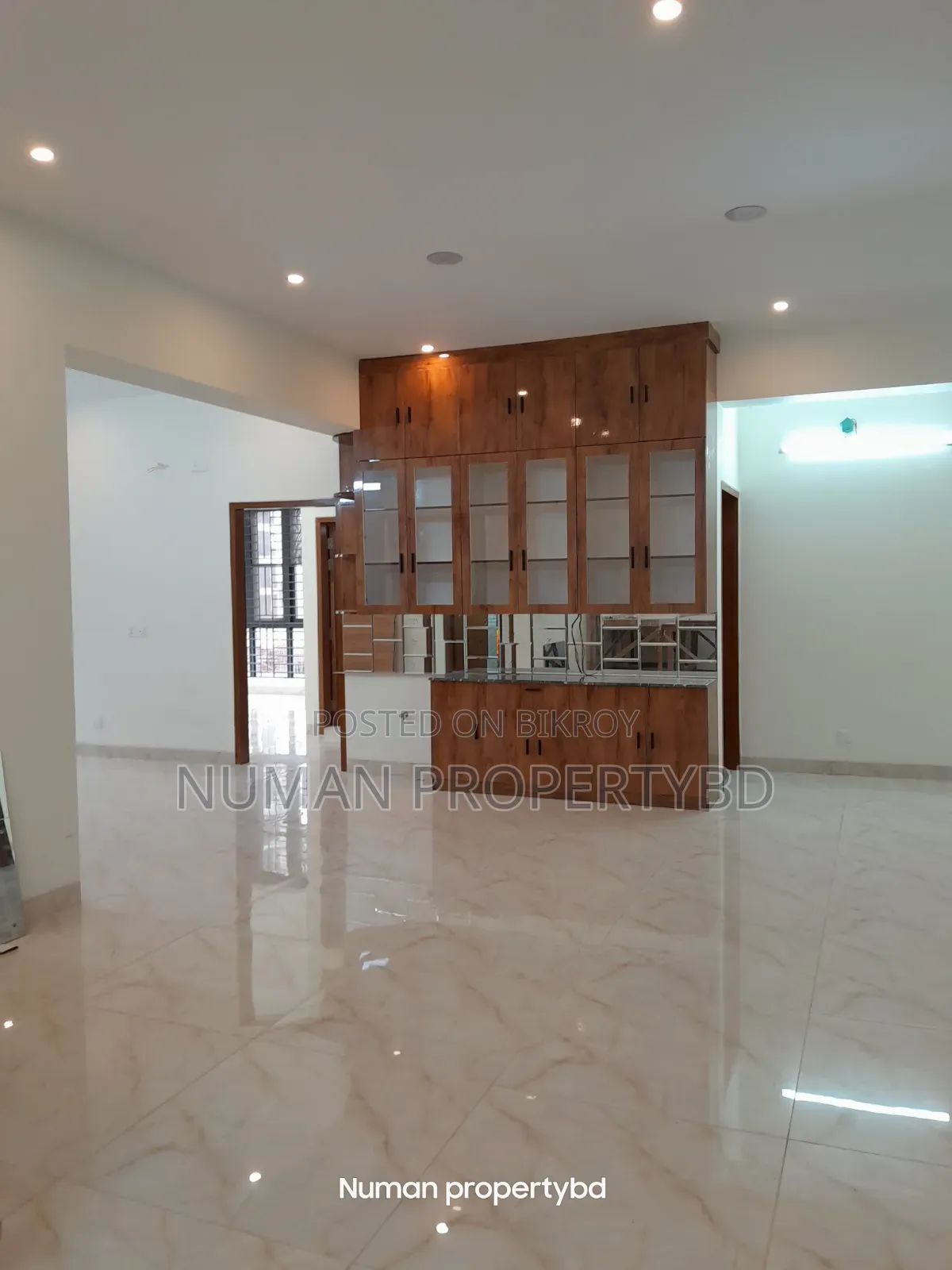 4-bedroom Apartment in Numan Property Bd, Basundhara for Rent