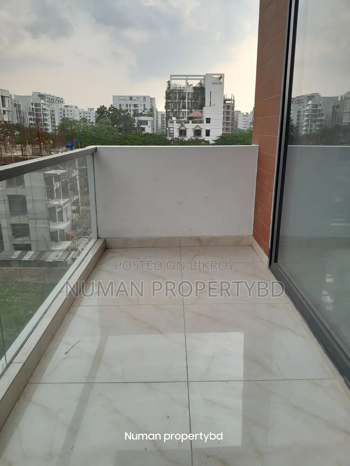 4-bedroom Apartment in Numan Property Bd, Basundhara for Rent