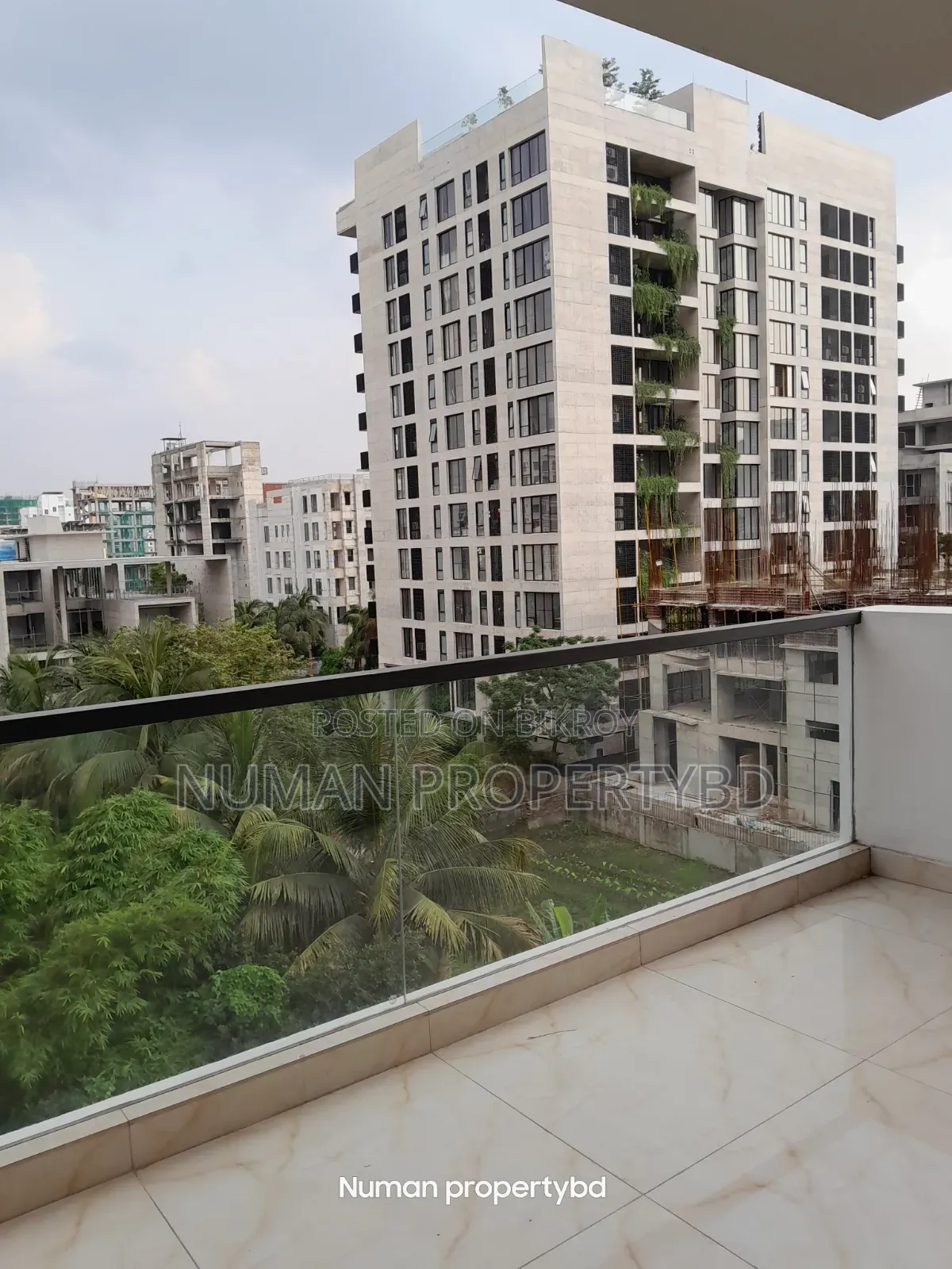4-bedroom Apartment in Numan Property Bd, Basundhara for Rent