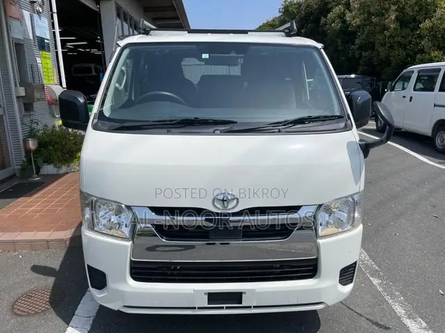 Toyota HiAce 2021 White
