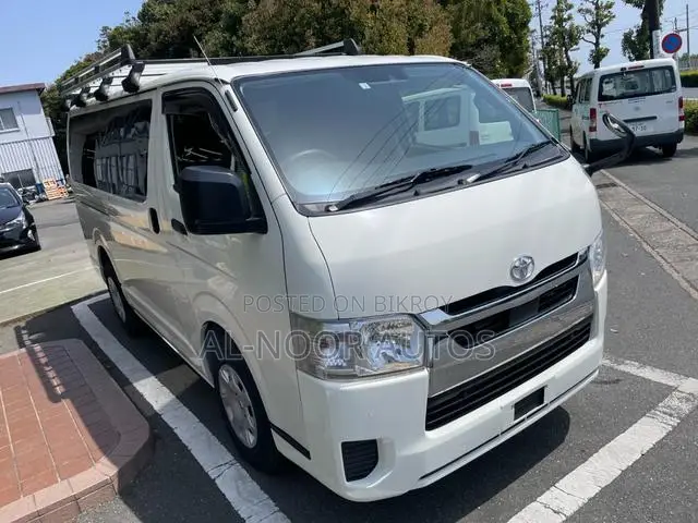 Toyota HiAce 2021 White