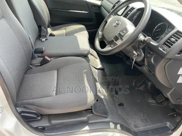 Toyota HiAce 2021 White