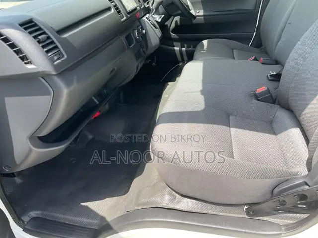 Toyota HiAce 2021 White