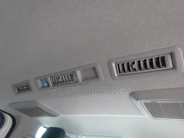 Toyota HiAce 2021 White