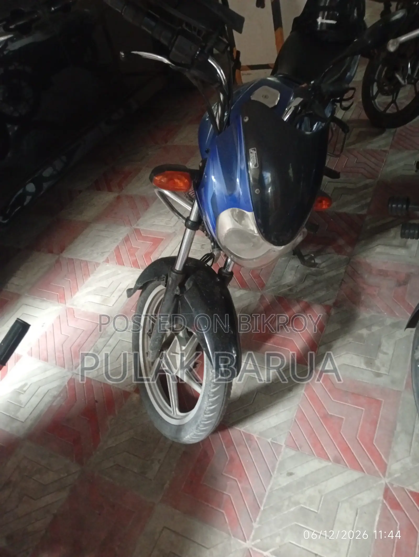 বাজাজ ডিসকভার ১২৫ ২০০৬ নীল