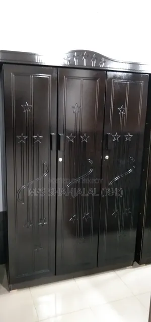 আলমারি মালয়েশিয়ান কাঠ