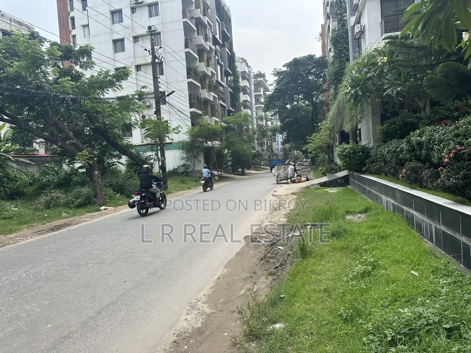 Block-J, 5-Katha, 40'x40' Road Corner Plot for Urgent Sale, Bashundhara R/A