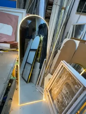 Mirror With Border Light