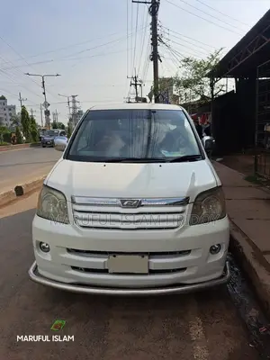 Toyota Noah ২.০ ফ্রন্ট হুইল ড্রাইভ (৮ সিটার) ২০০৩ সাদা