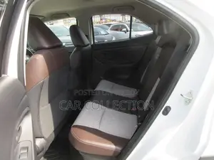 টয়োটা ইয়ারিস ক্রস ২০২২ পার্ল