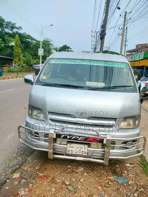 Toyota HiAce 2005 Silver
