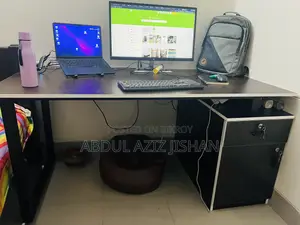 কম্পিউটার টেবিল