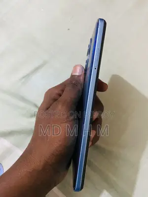 নতুন রিয়েলমি ১২ ৫জি ১২৮ জিবি ব্লু