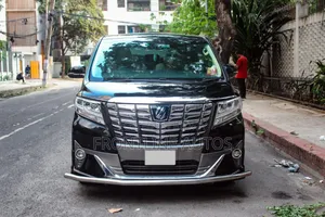 টয়োটা আলফার্ড ২০১৫ কালো