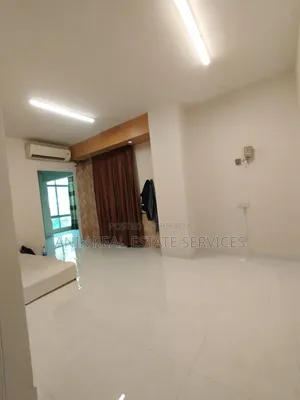 গুলশানে ৯০০ বর্গফুটের সেমি-ফার্নিশড অফিস স্পেস ভাড়ার জন্য